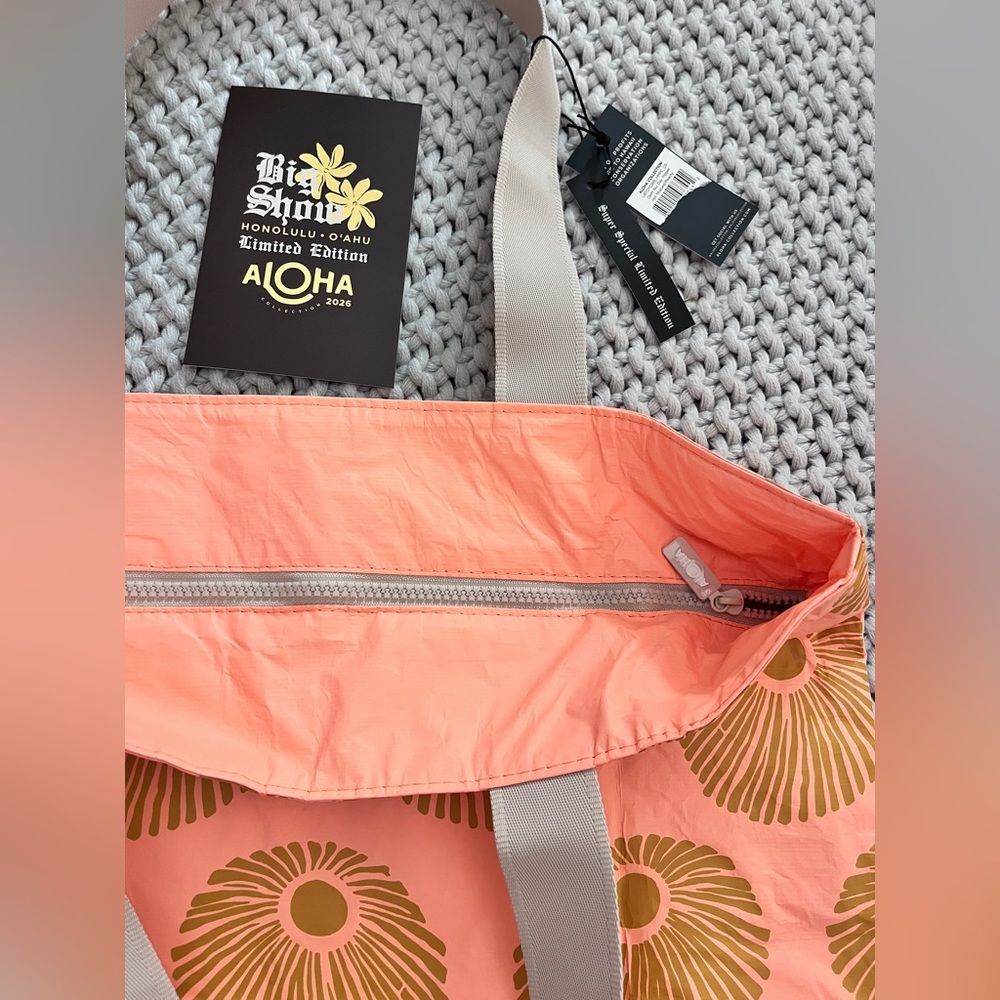 Aloha Collection• Super Special Limited Edition Opihi Nui Day Tripper Tote - Picture 8 of 10